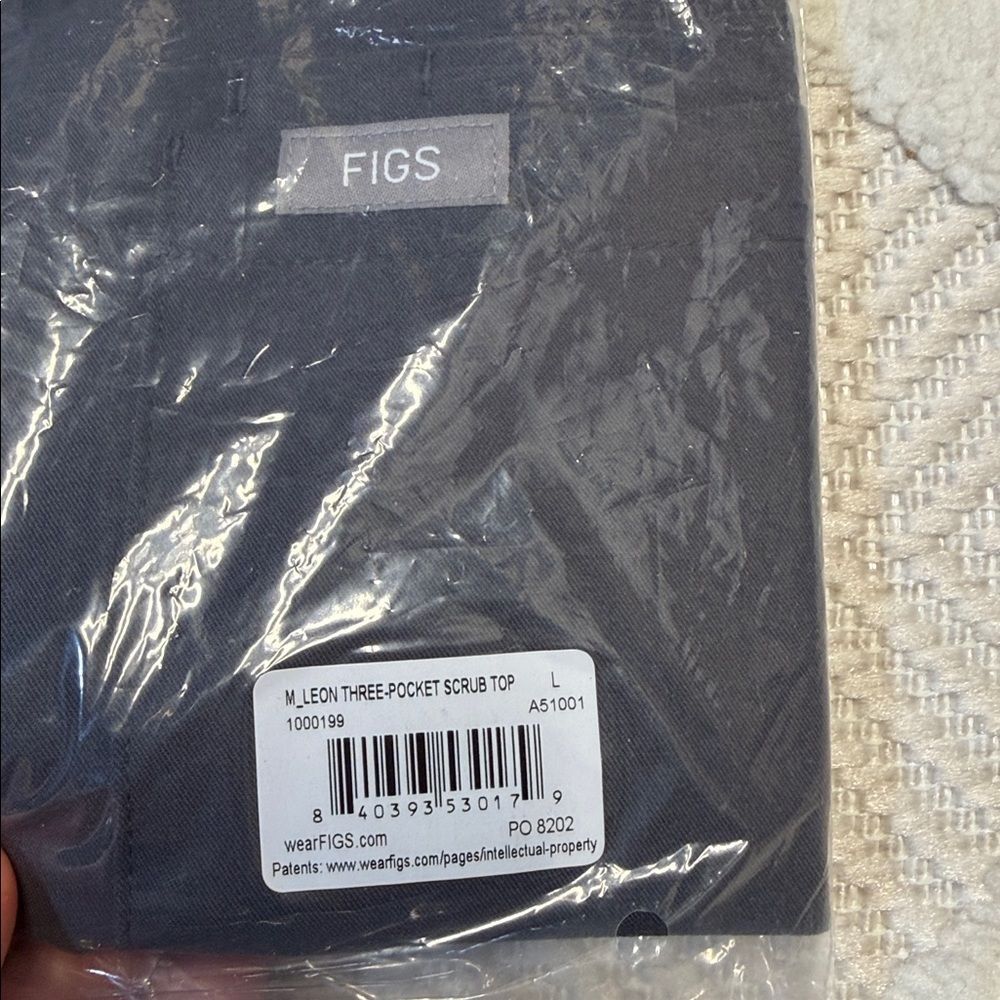 FIGS - Leon Three-Pocket Scrub Top - Picture 4 of 5